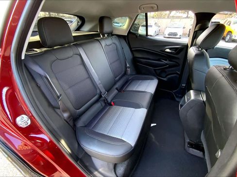 Used 2025 Chevrolet Trax LT image 19