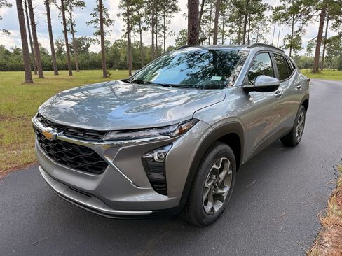 New 2026 Chevrolet Trax LT w/ Driver Confidence Package FWD image 1