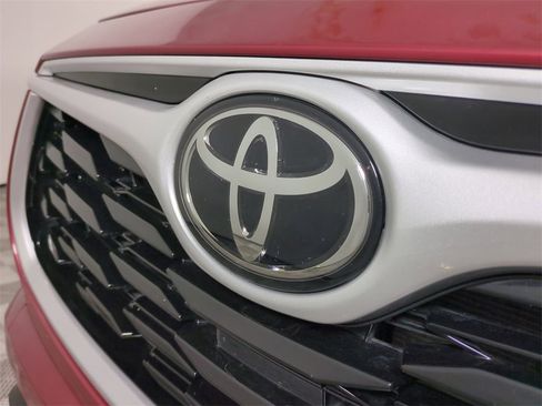 Used 2022 Toyota Highlander XLE image 13