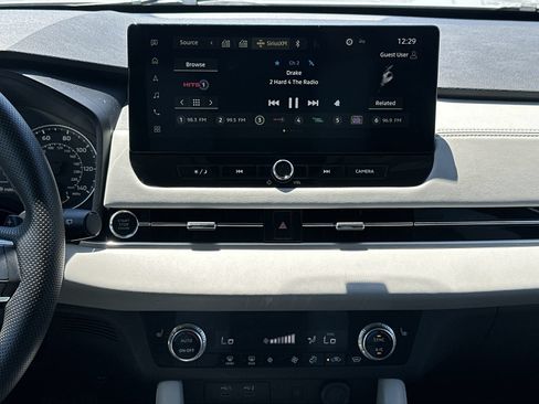 Used 2025 Mitsubishi Outlander AWD image 25
