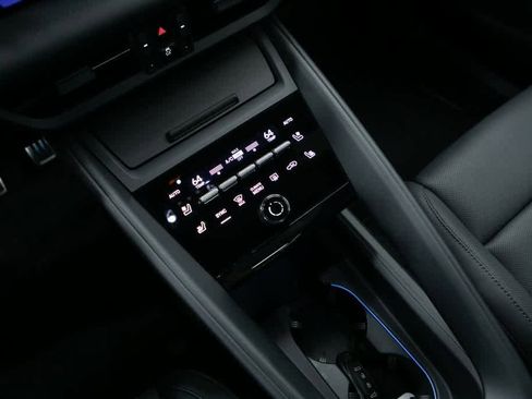 Certified 2025 Porsche Macan 4S Electric image 21