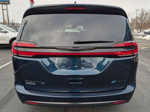 Used 2023 Chrysler Pacifica Limited w/ S Appearance Package image 4