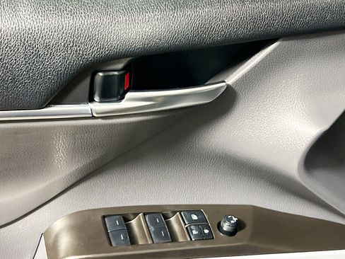 Used 2024 Toyota Camry SE FWD image 16