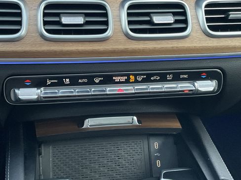 Certified 2025 Mercedes-Benz GLS 450 4MATIC image 35