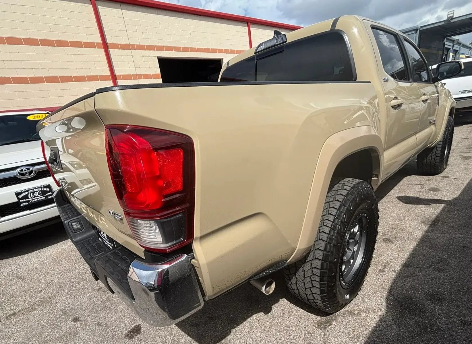 Used 2018 Toyota Tacoma SR5 RWD image 7