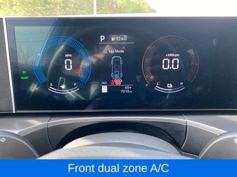 Certified 2026 Hyundai Santa Fe SE image 2