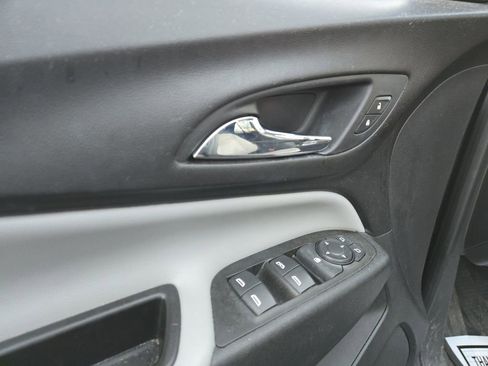 Used 2020 Chevrolet Equinox LS w/ LS Convenience Package image 10