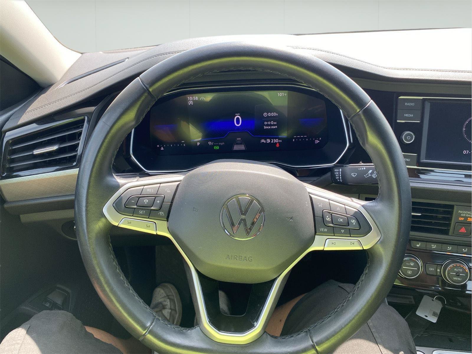 Used 2024 Volkswagen Jetta SE FWD image 34