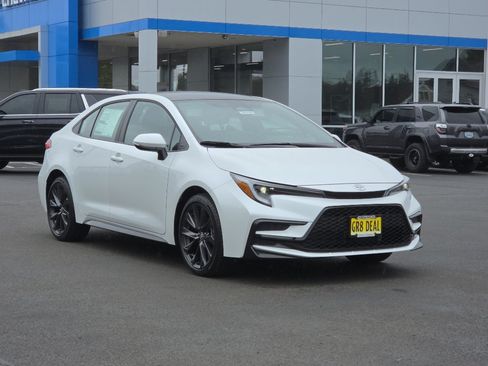 New 2026 Toyota Corolla SE w/ SE Package FWD image 2