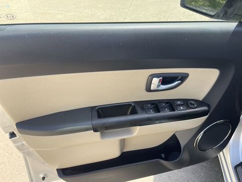 Used 2012 Kia Soul ! FWD image 10