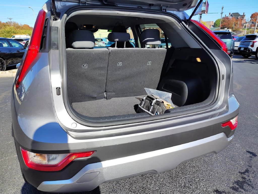 Used 2024 Kia Niro LX FWD image 34