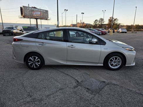 Used 2017 Toyota Prius Prime Plus image 4