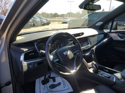 Certified 2023 Cadillac XT6 Premium Luxury image 9