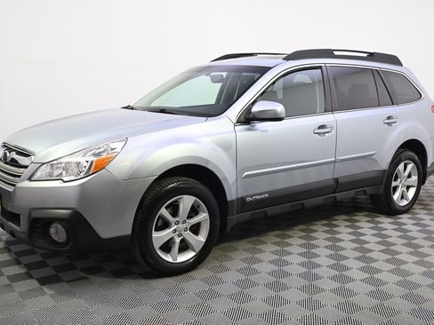 Used 2013 Subaru Outback 2.5i Premium image 2