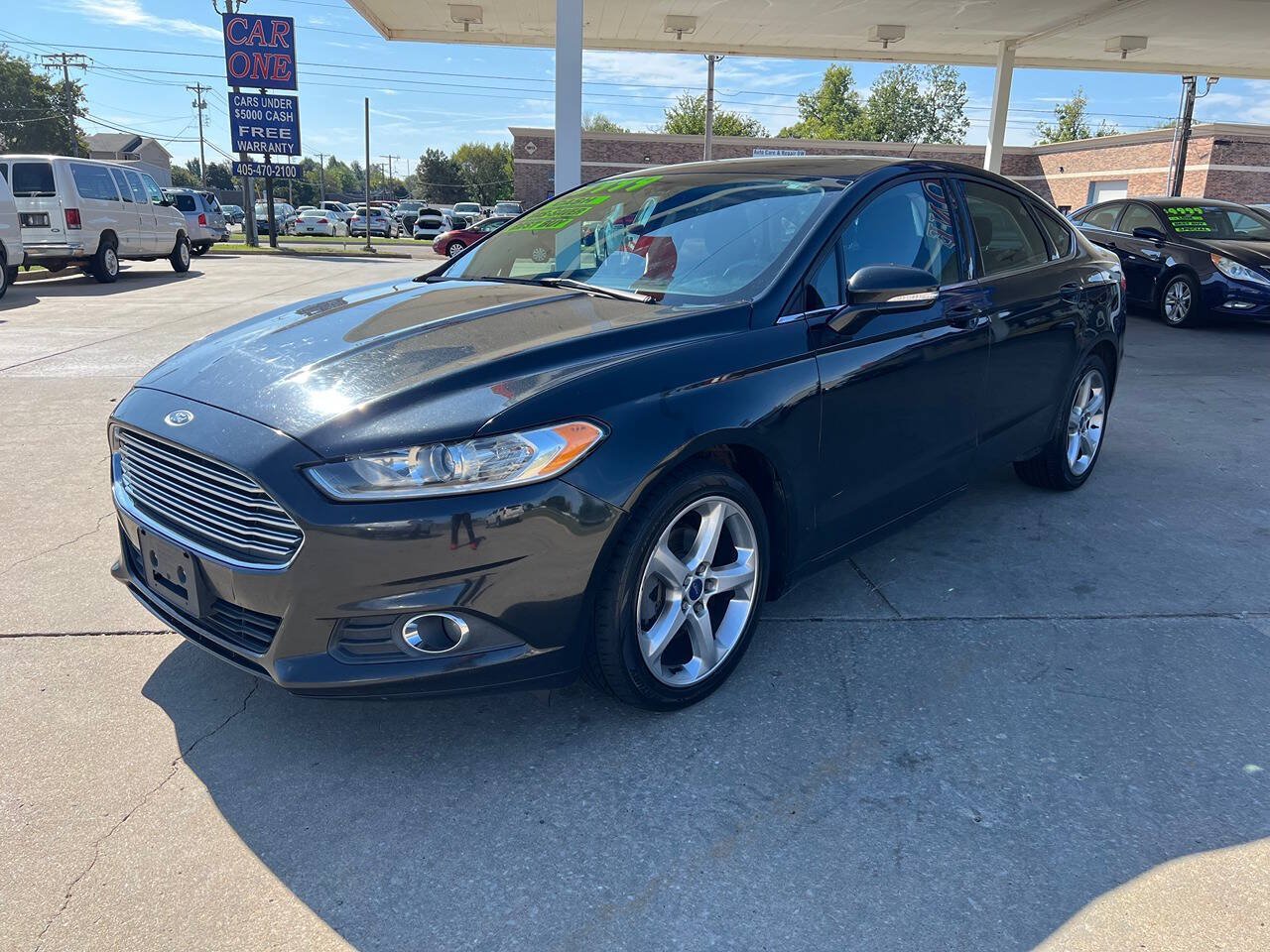 Used 2015 Ford Fusion SE w/ Equipment Group 201A FWD image 3