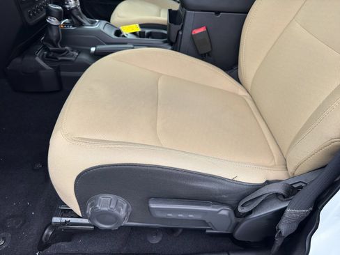 Used 2019 Jeep Wrangler Unlimited Sahara image 12