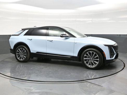 New 2026 Cadillac Lyriq Sport image 8