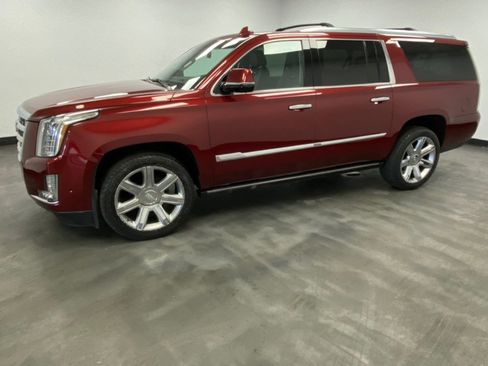 Used 2019 Cadillac Escalade ESV Premium Luxury image 3