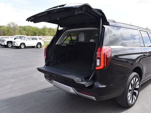Used 2025 Ford Expedition Max Platinum w/ Driver's Package AWD/4WD image 32