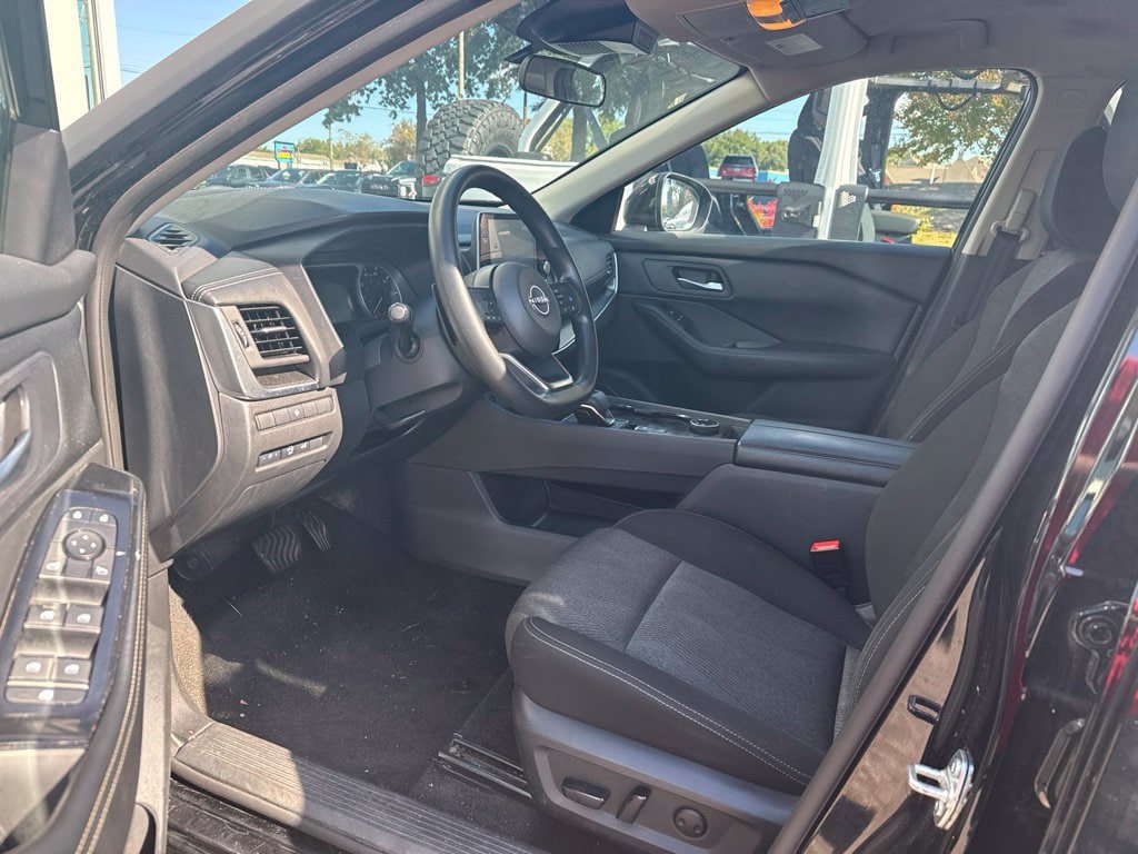 Used 2024 Nissan Rogue SV AWD/4WD image 10