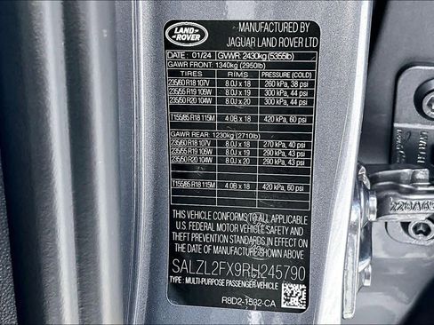 Used 2024 Land Rover Range Rover Evoque Dynamic SE image 31