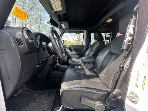 Used 2016 Jeep Wrangler Unlimited Sahara w/ Connectivity Group image 24