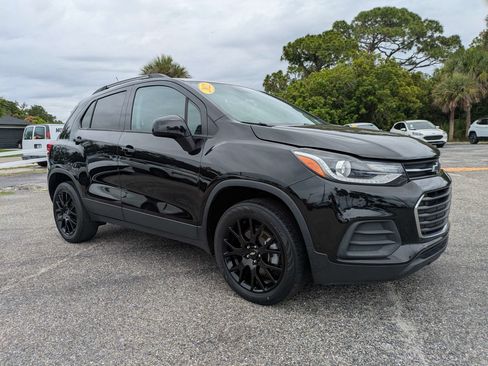 Used 2022 Chevrolet Trax LT w/ Driver Confidence Package AWD/4WD image 2
