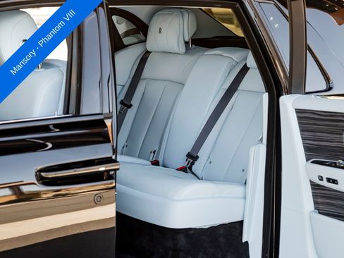 Used 2023 Rolls-Royce Phantom Sedan w/ The Phantom Package RWD image 8