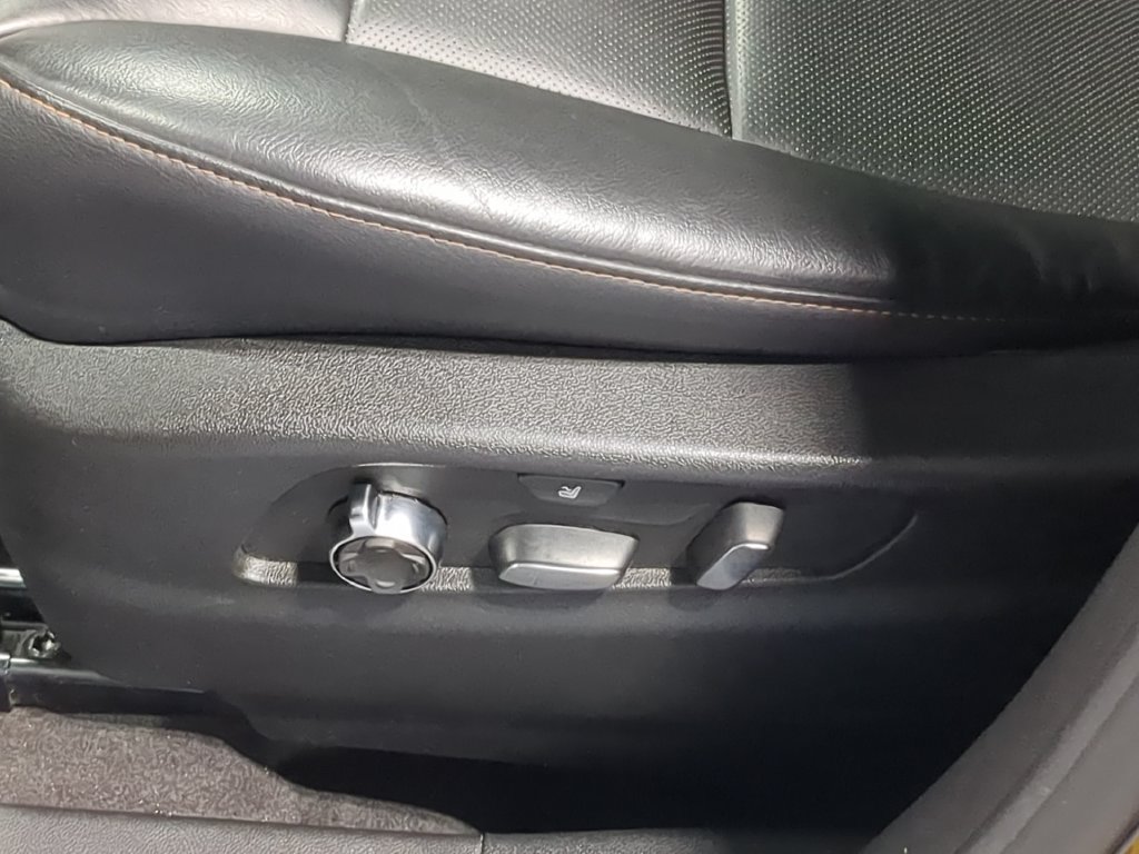 Used 2023 Cadillac XT4 Sport AWD/4WD image 21