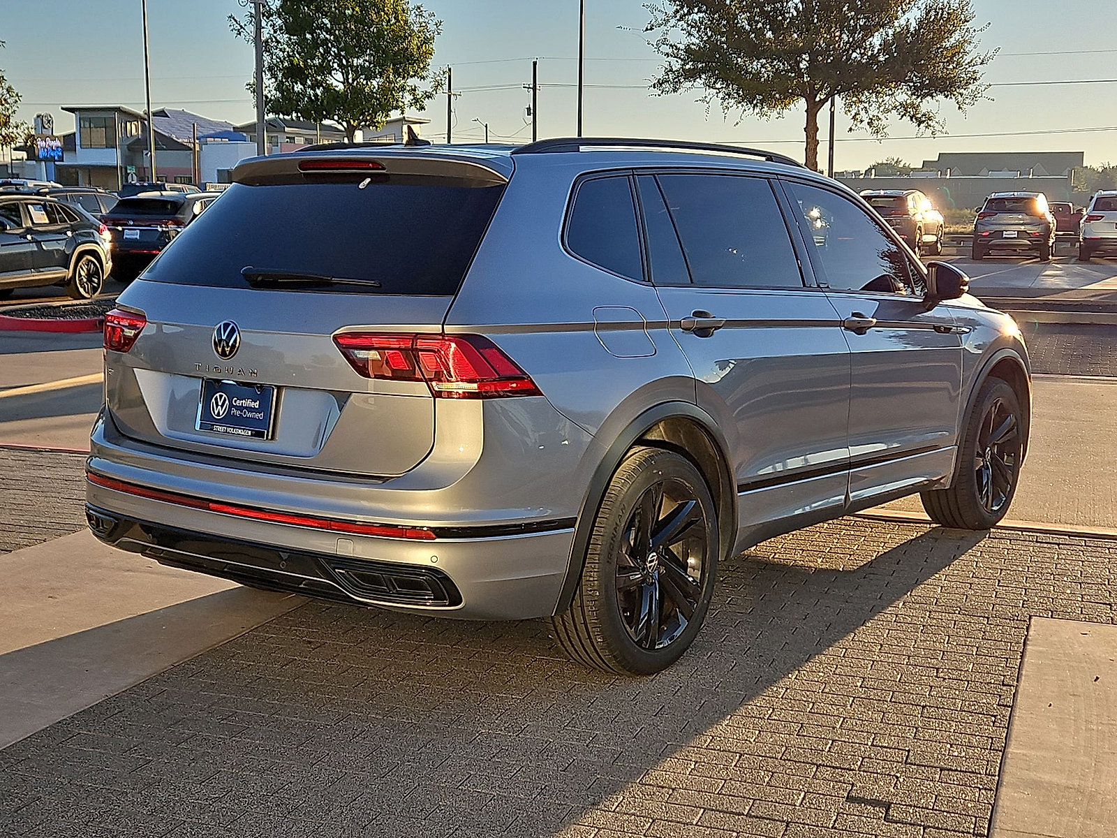 Certified 2024 Volkswagen Tiguan SE R-Line FWD image 8