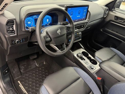 Used 2025 Ford Bronco Sport Outer Banks AWD/4WD image 3