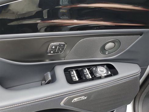 New 2026 Lincoln Nautilus Reserve image 18