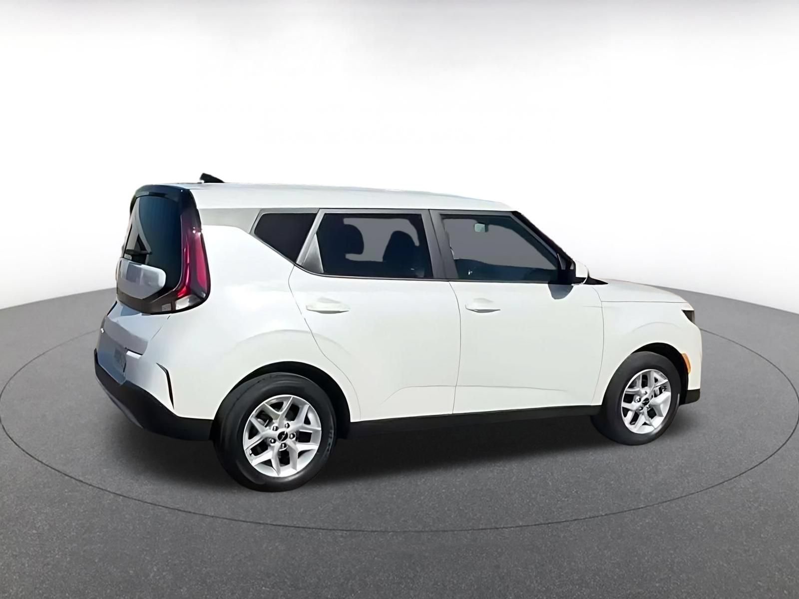 Used 2025 Kia Soul LX w/ LX Technology Package FWD image 14