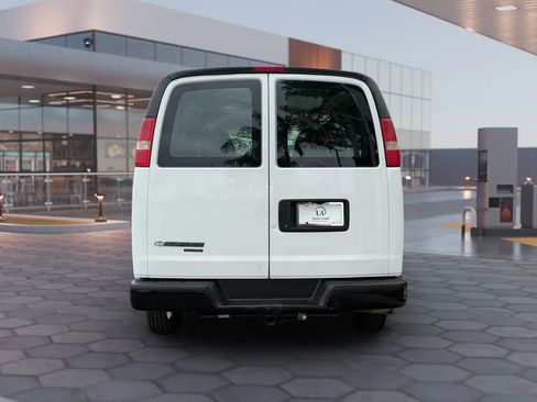 Used 2015 Chevrolet Express 2500 RWD image 5