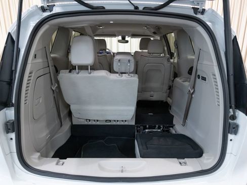 Used 2019 Chrysler Pacifica Limited FWD image 22