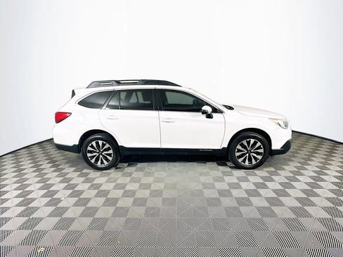 Used 2017 Subaru Outback 3.6R Limited image 11