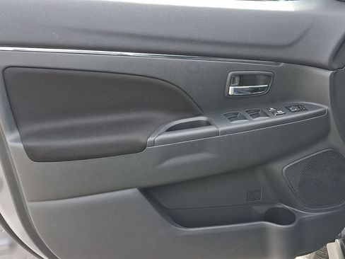 Used 2025 Mitsubishi Outlander Sport LE AWD/4WD image 14