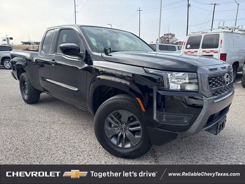 Used 2025 Nissan Frontier SV image 1