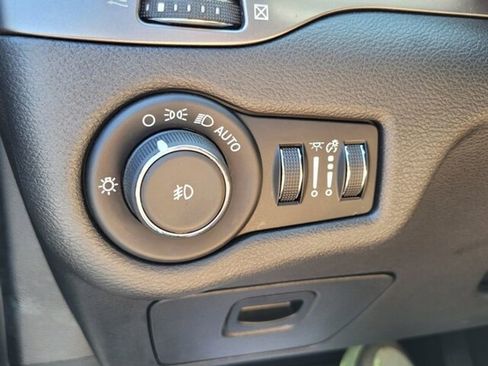 Used 2019 Jeep Cherokee Latitude Plus image 30
