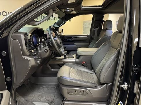 Used 2024 Chevrolet Silverado 1500 ZR2 w/ Technology Package AWD/4WD image 9