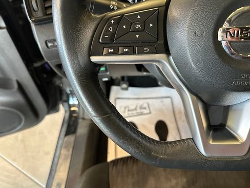 Used 2017 Nissan Rogue SV w/ Midnight Edition Package AWD/4WD image 11