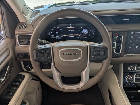 Used 2023 GMC Yukon XL Denali RWD image 25