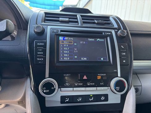 Used 2013 Toyota Camry LE image 44