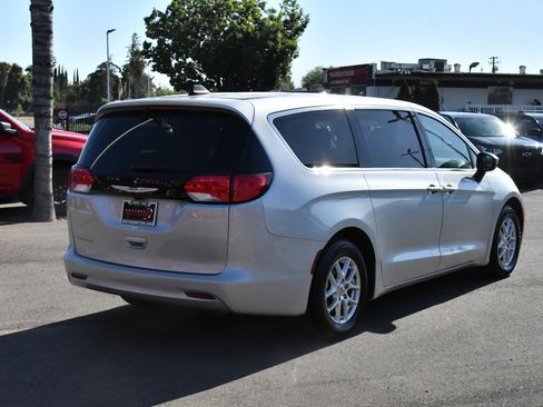 Used 2023 Chrysler Voyager LX FWD image 8