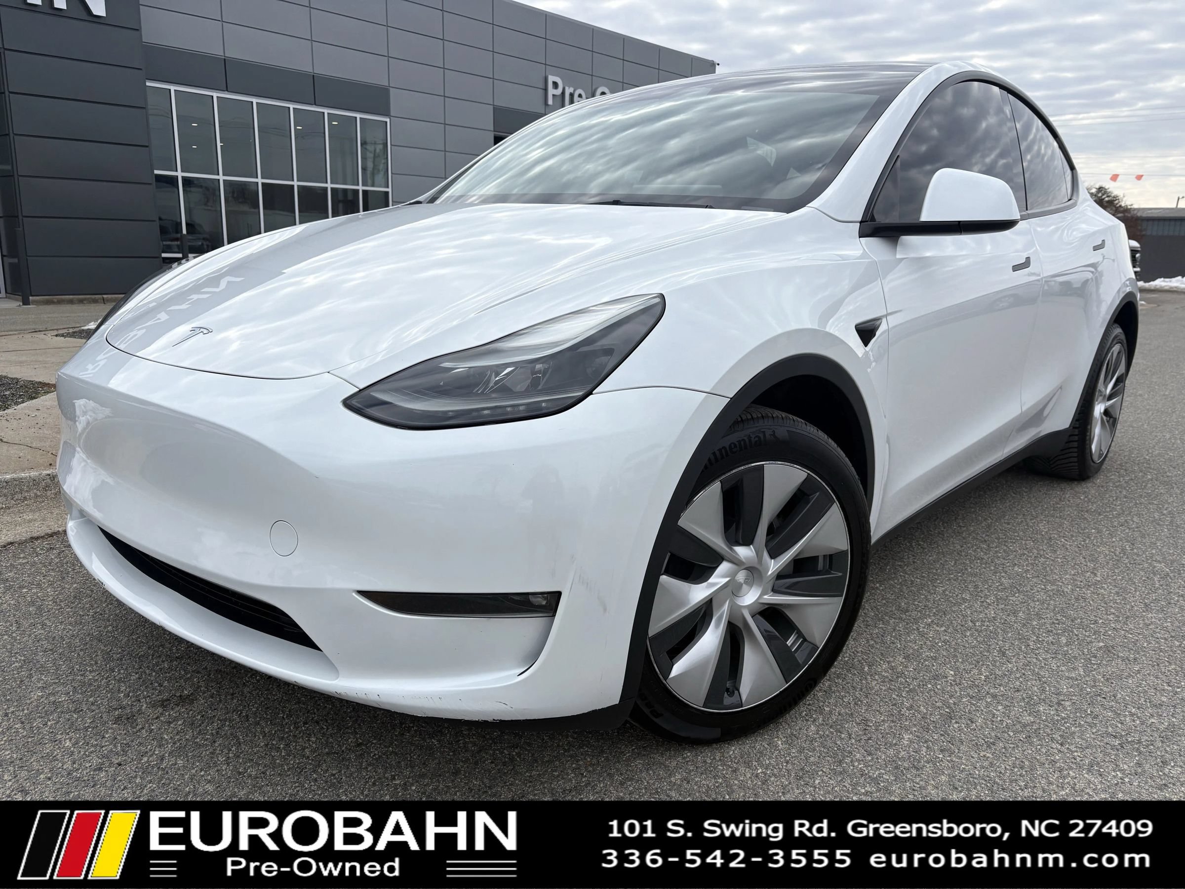 Used 2023 Tesla Model Y Long Range AWD/4WD image 1