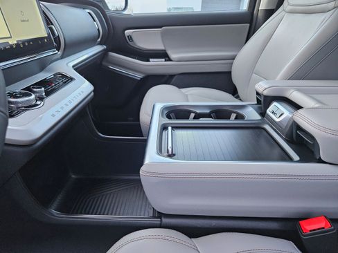 Used 2025 Ford Expedition Max Active image 28