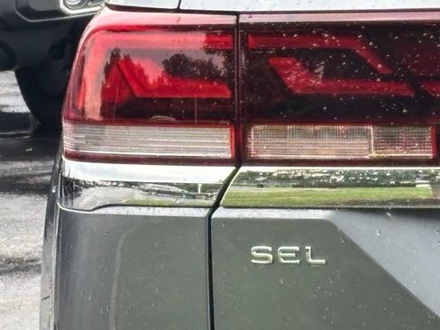 Used 2024 Volkswagen Atlas SEL Premium R-Line AWD/4WD image 11