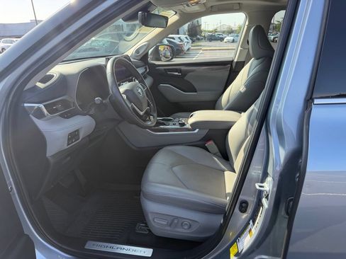 Used 2023 Toyota Highlander Limited AWD/4WD image 25