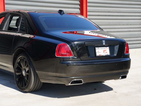 Used 2018 Rolls-Royce Ghost RWD image 6
