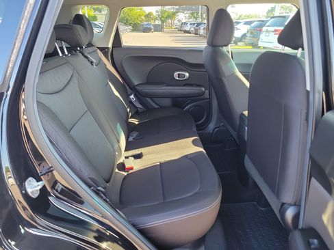 Used 2016 Kia Soul FWD image 12